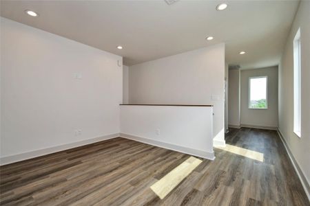 New construction Single-Family house 2104 Diagonal Ln, Houston, TX 77051 - image 11