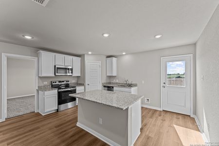 New construction Single-Family house 2820 Whiskey Pass, Seguin, TX 78155 Nicollet- photo 5 5