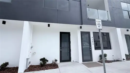 New construction Townhouse house 4353 Fontanarosa Village Ct, Tampa, FL 33614 - image