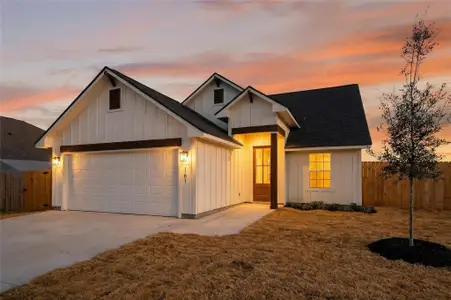 New construction Single-Family house 161 Turnrow Cv, Snook, TX 77878 - image