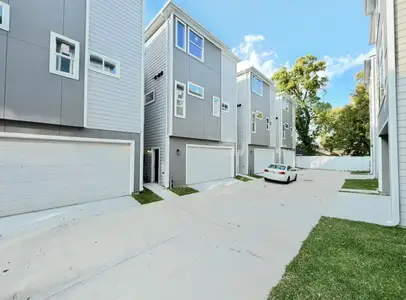 New construction Single-Family house 6715 St Augustine St, Houston, TX 77021 - image