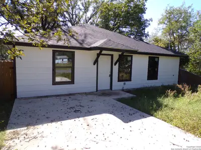 New construction Single-Family house 705 W Cargile, Uvalde, TX 78801 - image