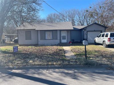 New construction Single-Family house 214 S Tower St, Weatherford, TX 76086 null- photo 5 5