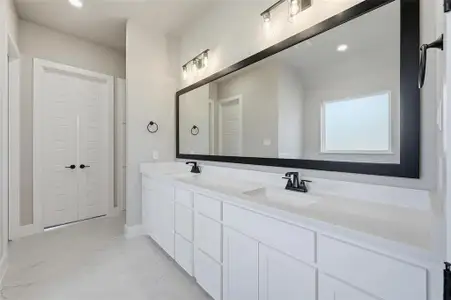 New construction Single-Family house 1053 Llano Wy, Poolville, TX 76487 plan The Longview - image 9