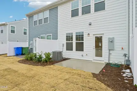 New construction Townhouse house 657 Sefton Park Dr, Zebulon, NC 27597 - image