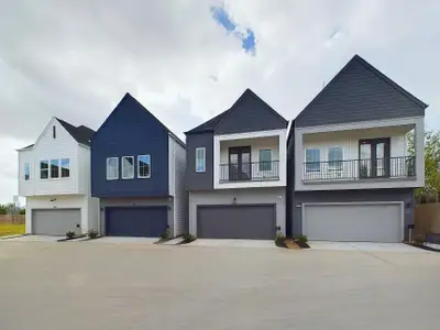 New construction Single-Family house 3004 Jensen Springs Ln, Houston, TX 77026 - image