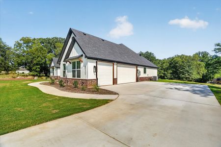 New construction Single-Family house 511 Pernell Ct, Weatherford, TX 76087 plan The Tyler - image 18