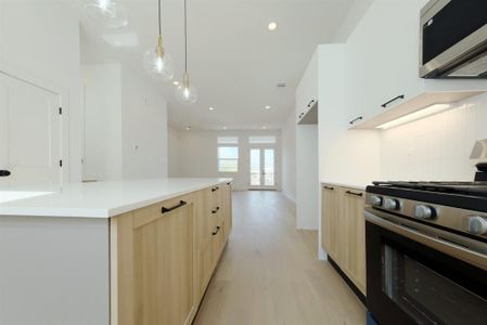 New construction Single-Family house 303 Marcella Street, Unit E, Houston, TX 77091 - photo 7 7