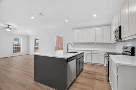 New construction Single-Family house 1422 Quail Creek Dr, Cleburne, TX 76033 plan Belford - image 7