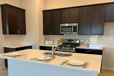 New construction Single-Family house 808 Landon Ct, Justin, TX 76247 plan Livingston - 40' Smart Series - image