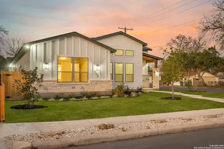 New construction Single-Family house 303 Walton Ave, San Antonio, TX 78225 - photo 0