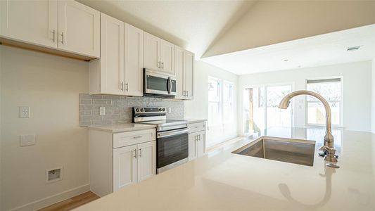 New construction Single-Family house 924 Bosque River Dr, Granbury, TX 76048 - image