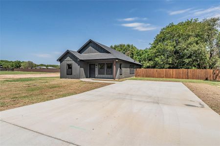 New construction Single-Family house 211 Stevens St, Bridgeport, TX 76426 - image