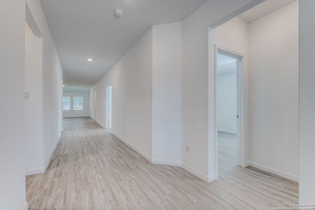 New construction Single-Family house 15031 S Nettleton Ml, San Antonio, TX 78254 null- photo 18 18