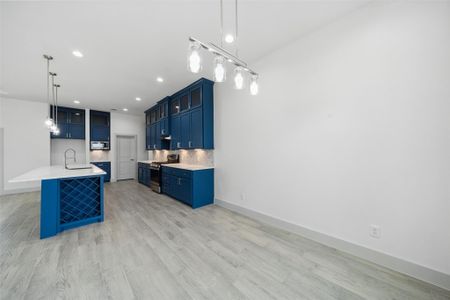 New construction Single-Family house 619 Longhorn Trl, Angleton, TX 77515 - image