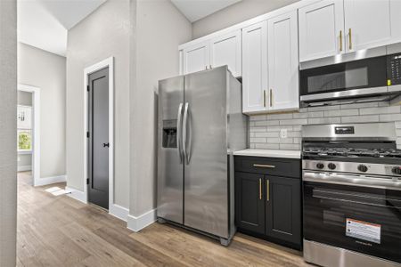 New construction Single-Family house 415 Neyland St, Houston, TX 77022 - image 6