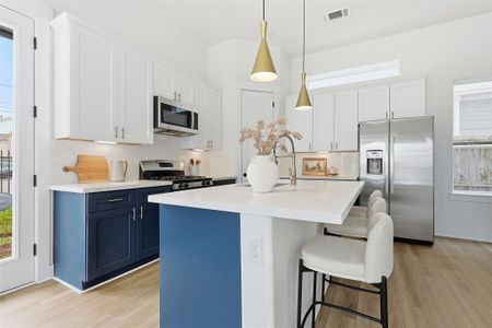 New construction Single-Family house 8916 Sunshine Laverne Ln, Houston, TX 77080 - image 9