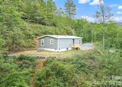 New construction Single-Family house 328 Mountain Lion Trl, Maggie Valley, NC 28751 - image