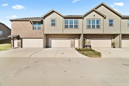 New construction Townhouse house 548 Edgewater Dr, Weatherford, TX 76087 - image