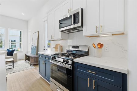 New construction Single-Family house 8918 Sunshine Laverne Ln, Houston, TX 77080 - image 9