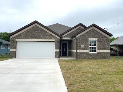 New construction Single-Family house 304 Ave D, Ennis, TX 75119 - image