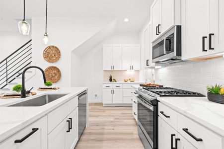 New construction Single-Family house 6419 Madrid St, Houston, TX 77021 - image 19