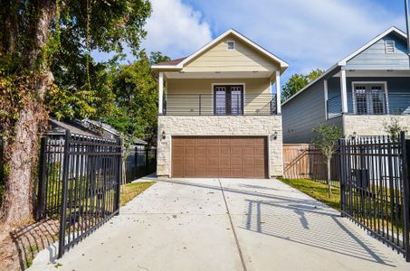 New construction Single-Family house 788 Lucky St, Houston, TX 77088 - image