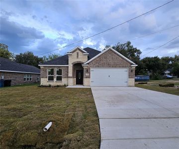 New construction Single-Family house 202 E 1St North St, Kaufman, TX 75142 - photo 0