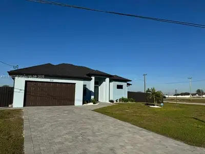 New construction Single-Family house 512 Ne Juanita Pl, Cape Coral, FL 33909 - image
