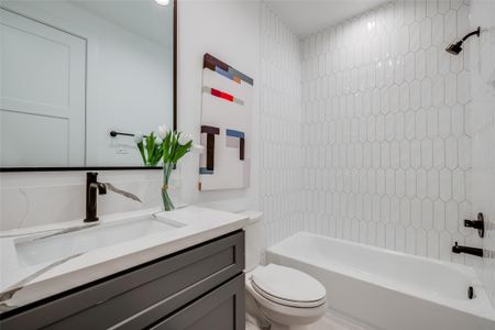 New construction Single-Family house 1634 Castle Ct, Houston, TX 77006 - image 13