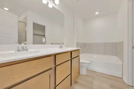 New construction Single-Family house 10446 Canard Crst, Converse, TX 78109 - image 9