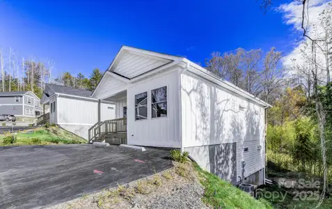 New construction Single-Family house 115 Northbend Dr, Asheville, NC 28804 - image