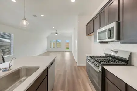 New construction Single-Family house 1058 Garnet Star Dr, La Marque, TX 77568 plan Primrose - image 11