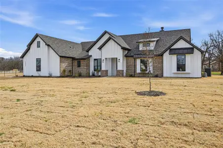 New construction Single-Family house 1057 Silver Sage Trl, Weatherford, TX 76085 - image