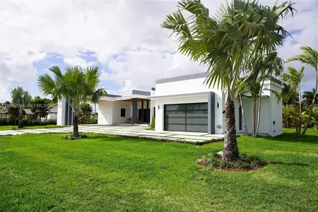New construction Single-Family house 13231 Sw 220 St, Miami, FL 33170 - image