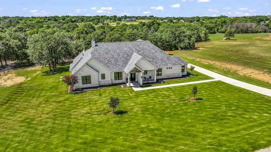 New construction Single-Family house 612 Latigo Ct, Weatherford, TX 76088 - image