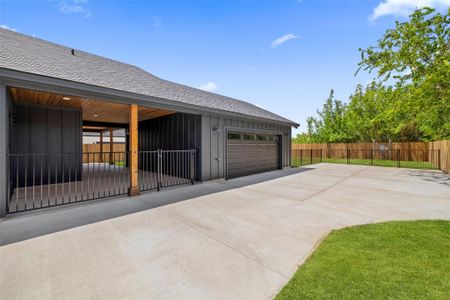 New construction Single-Family house 705 Sloan St, Taylor, TX 76574 - image