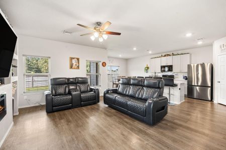 New construction Single-Family house 5952 Fernway Ct, Montgomery, TX 77316 plan RC Holland - image 14