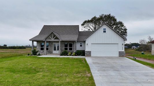 New construction Single-Family house 925 Buffalo Trl, Angleton, TX 77515 - image