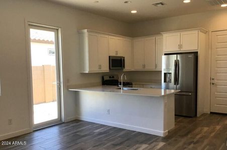 Madera 877 guest suite kitchen