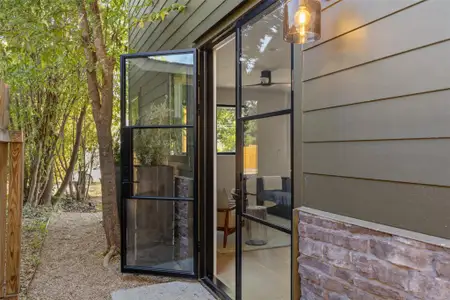 New construction Single-Family house 2305 E 21St St, Unit 2, Austin, TX 78722 - image
