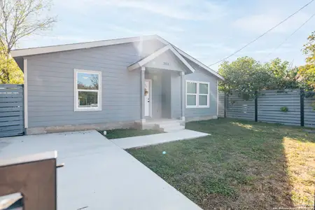 New construction Single-Family house 2614 W Poplar St, San Antonio, TX 78207 - photo 0