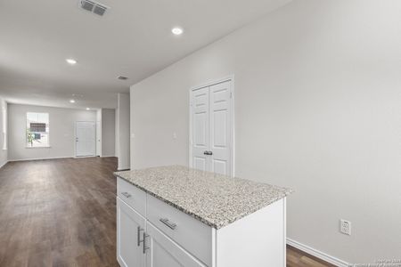 New construction Single-Family house 1323 Entrada De Real, Converse, TX 78109 Becket- photo 13 13