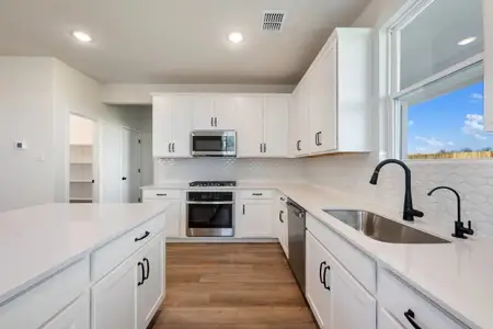 New construction Single-Family house 613 Henry Milton Rd, Georgetown, TX 78626 plan Knox - image 7