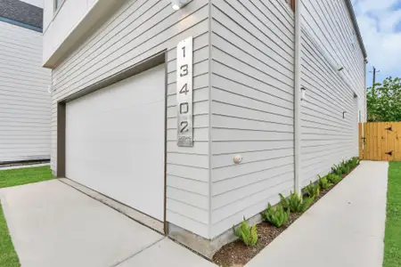 New construction Single-Family house 13402 Sombrero Cay Dr, Houston, TX 77047 - image 3