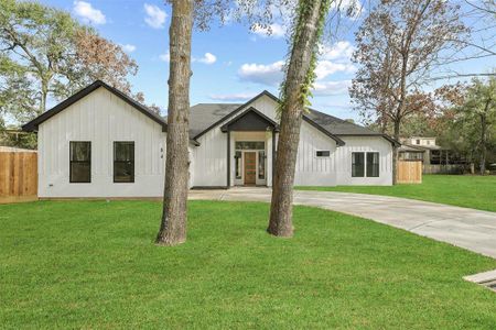 New construction Single-Family house 84 Lakeway Court, Panorama Village, TX 77304 - photo 0