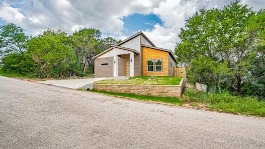 New construction Single-Family house 916 Colorado River Dr, Granbury, TX 76048 - image