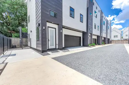 New construction Single-Family house 319 N Nagle St, Houston, TX 77003 - image
