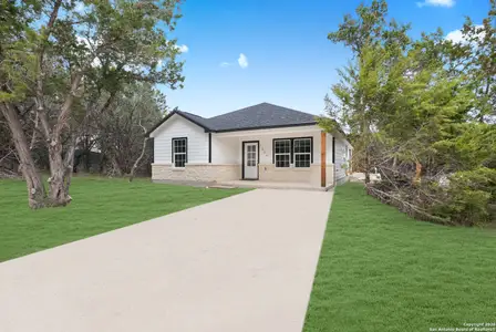 New construction Single-Family house 1096 Deer Vly, Spring Branch, TX 78070 - image