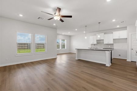 New construction Single-Family house 6919 Segunda Ln, Rosharon, TX 77583 plan Belle Vue 1900 SB - image 14